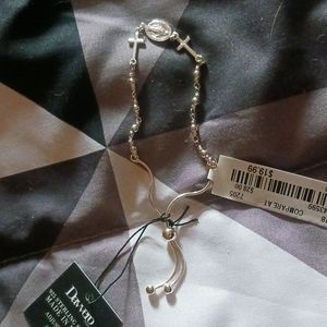 Necklace and bracelet set.